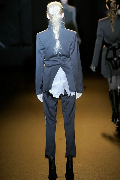 Look 64
